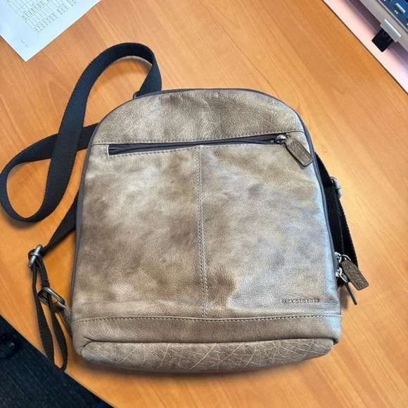 Jack Georges Brown Leather Backpack - Picture 3 of 10